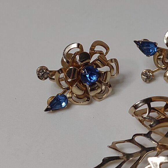 Vintage Blue Rhinestone Flower Brooch And Screw Back Earring Set - Picture 5 of 15